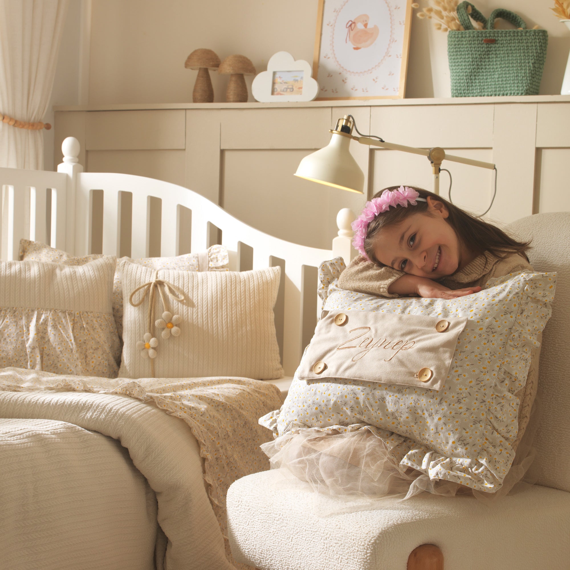 Kişiselleştirilmiş bebek yastığı daisy koleksiyonu ahşap düğme