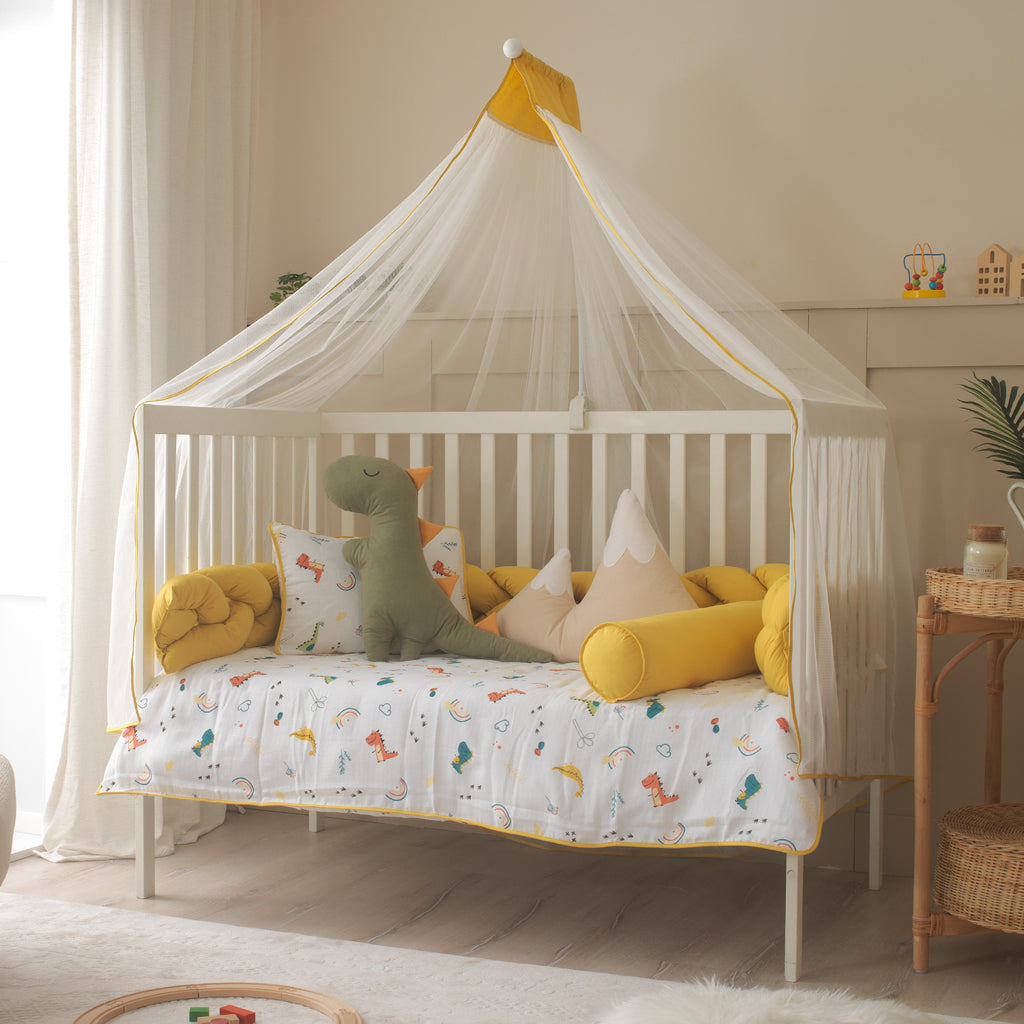 Dino vizon ve hardal temalı bebek beşiği genel görünüm.