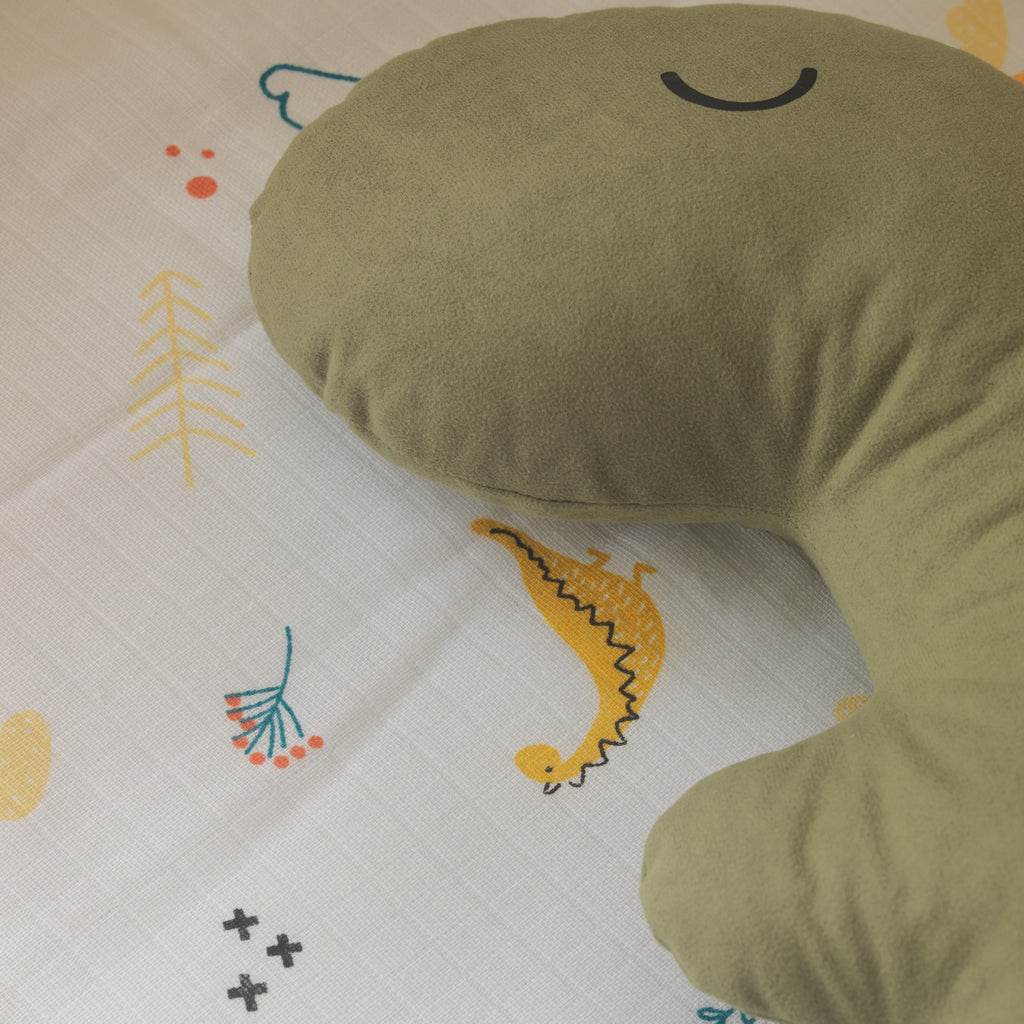 %100 pamuk müslin dinozor desenli bebek nevresimi detay çekimi.