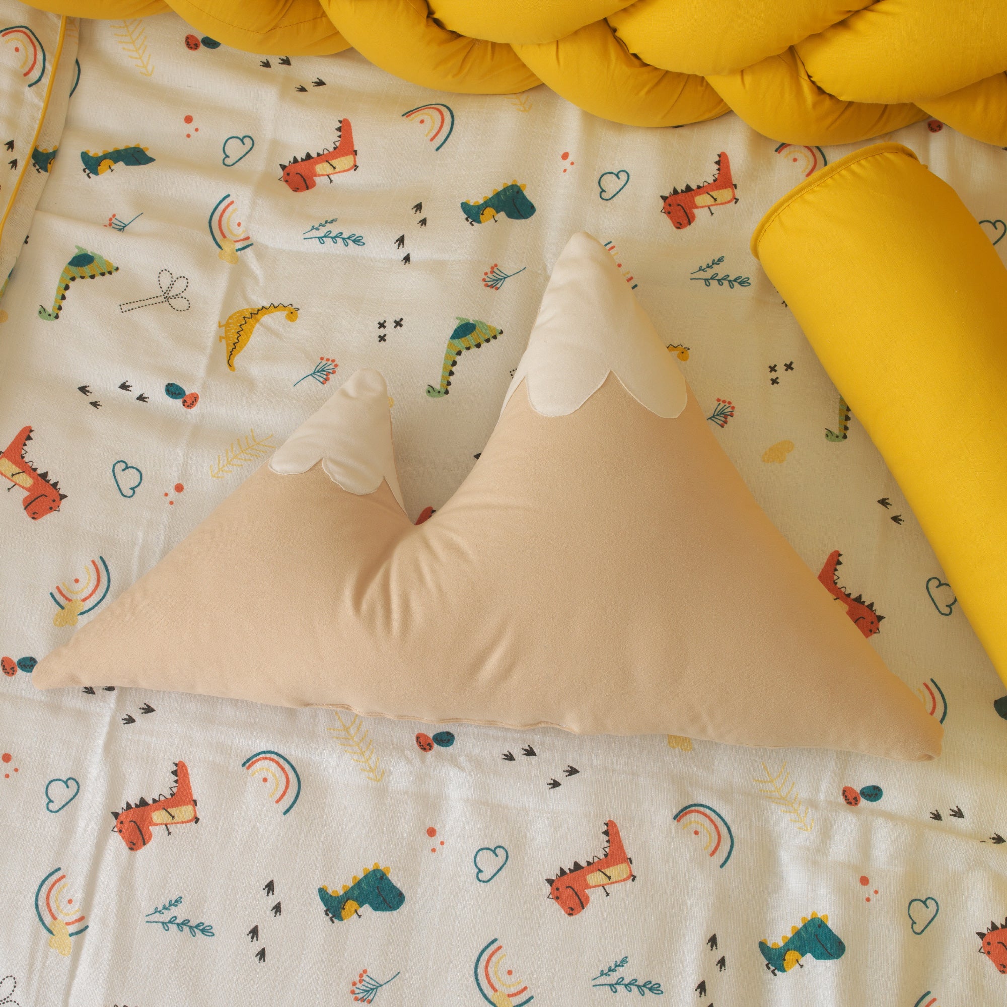 Joyful Kids antialerjik dolgulu pamuklu kumaş dağ dekoratif yastık.