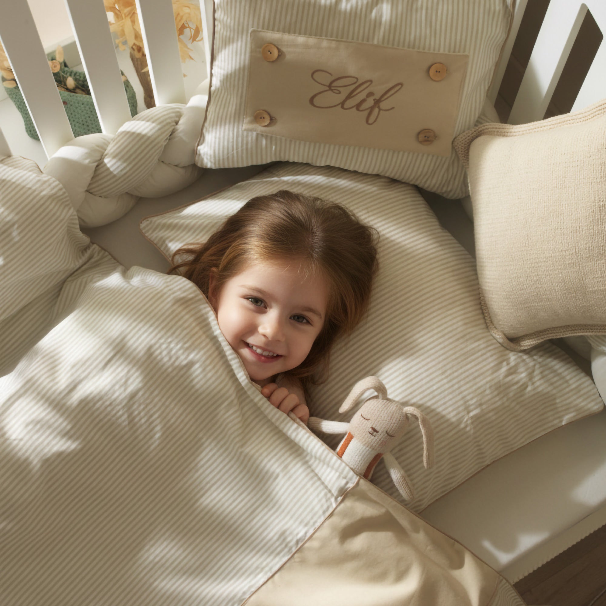 Kişiselleştirilmiş bebek yastığı harmony koleksiyonu ahşap düğme