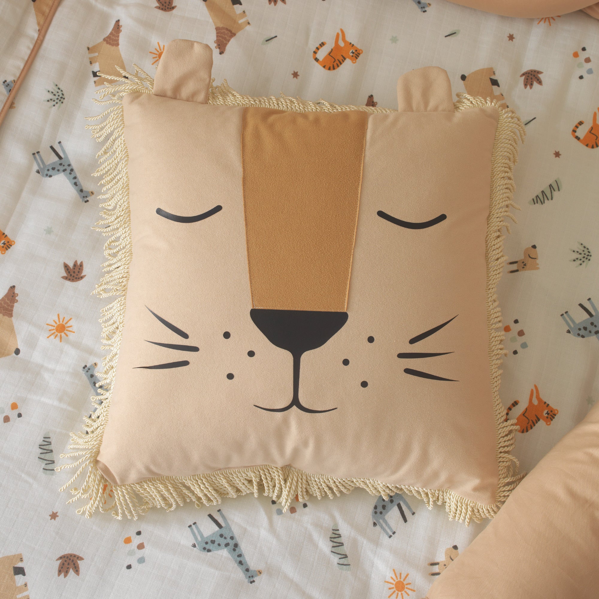 Antialerjik boncuk silikon dolgulu yumuşak aslan sarılma yastığı.