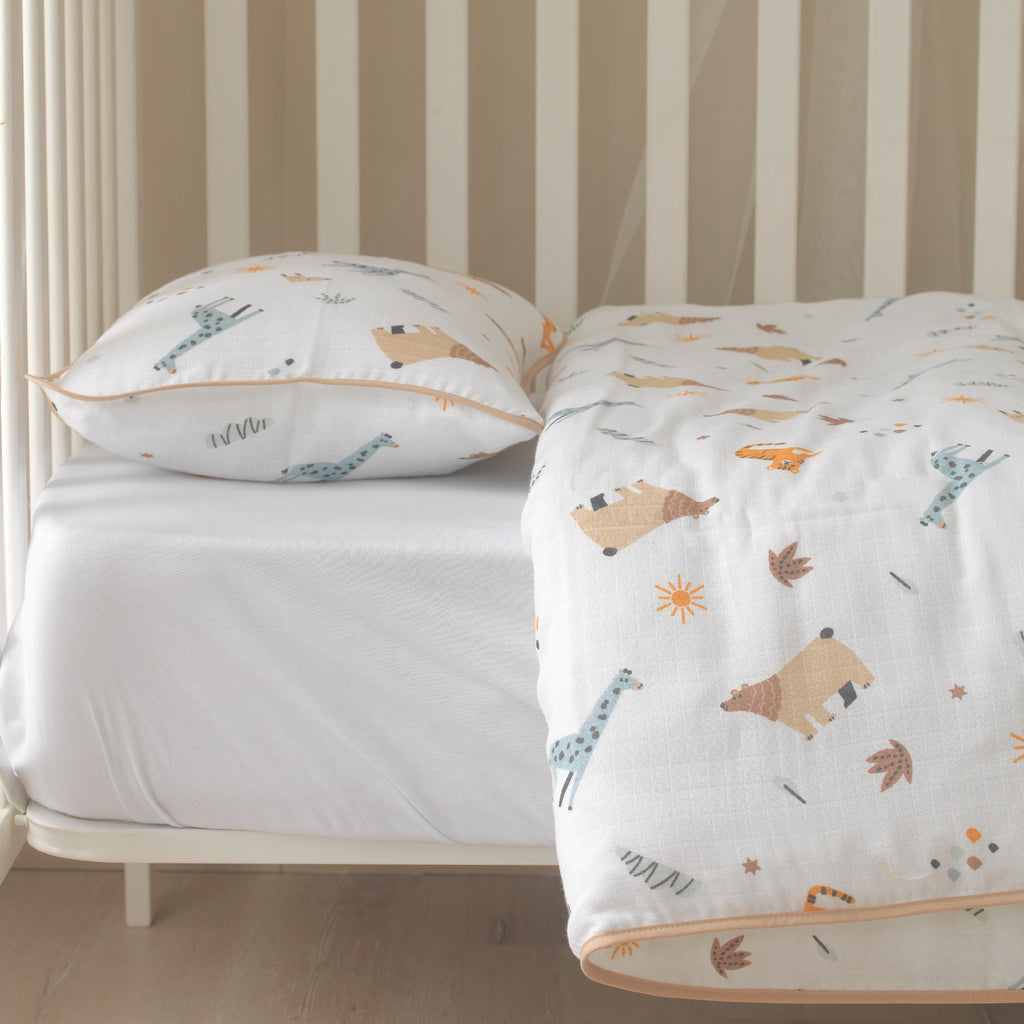 Terlemeyi önleyen nem dengeleyici %100 pamuk müslin kumaşın saf doku çekimi.