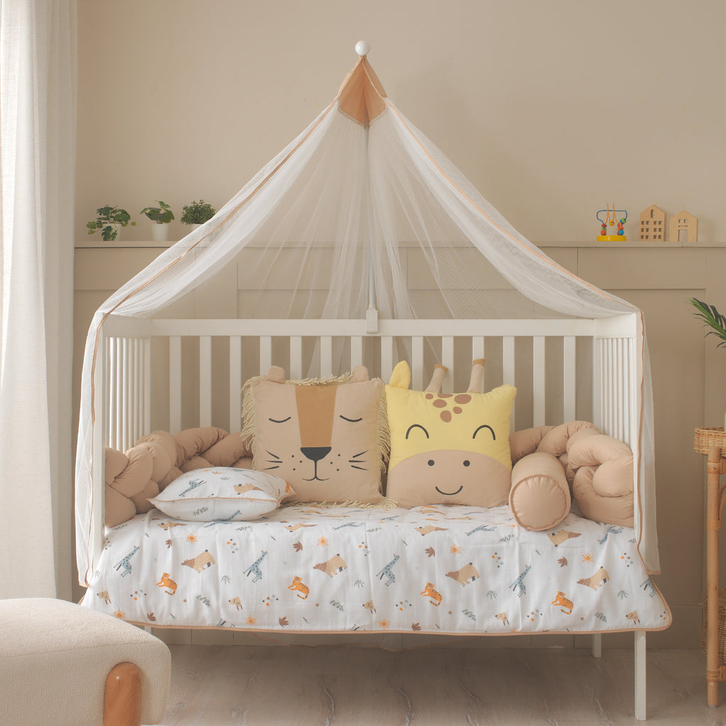 Sevimli Aslan ve uzun boyunlu Zürafa figürlü karakter yastıklar ve uyku arkadaşları.