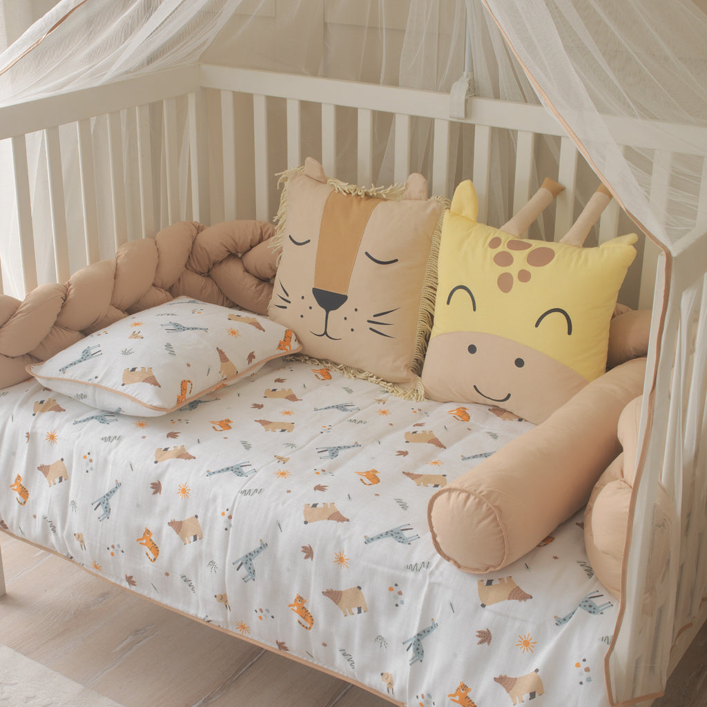 Oyun parkı ölçülerine tam uyumlu kahverengi detaylı müslin nevresim takımı.