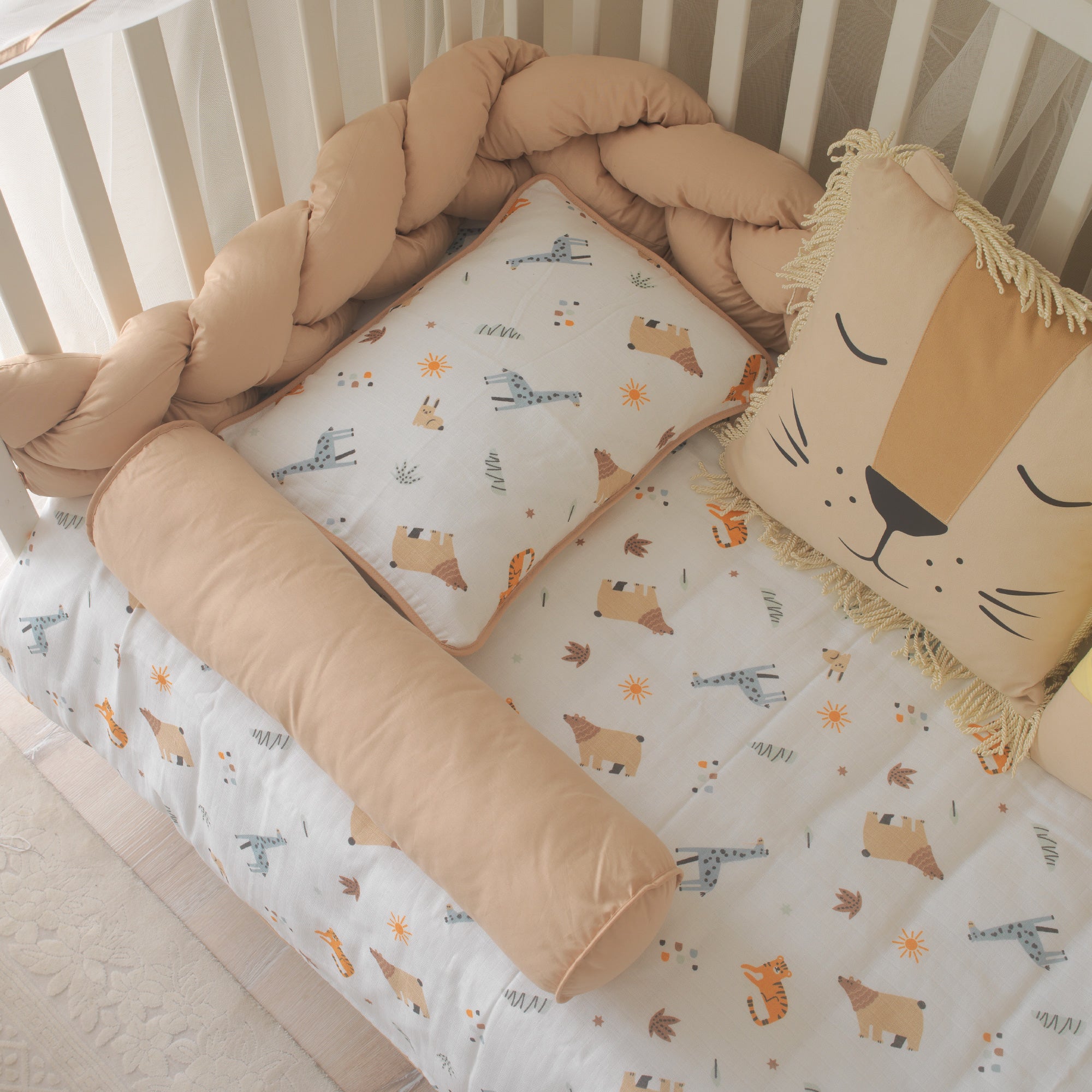 Joyful Kids antialerjik dolgulu pamuklu cappucino silindir bariyer yastık.