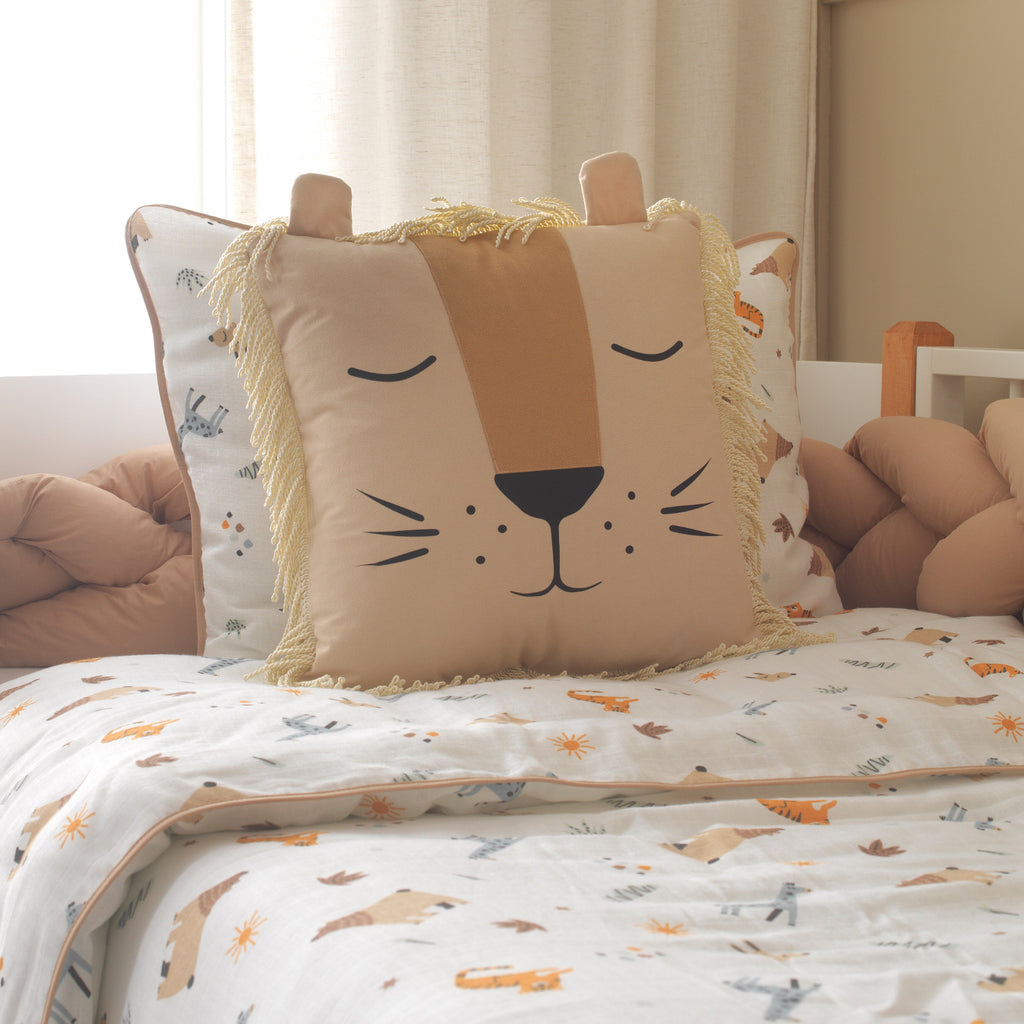 43x43 cm saçaklı aslan yastık ve çocuk odası dekoratif aksesuarı.