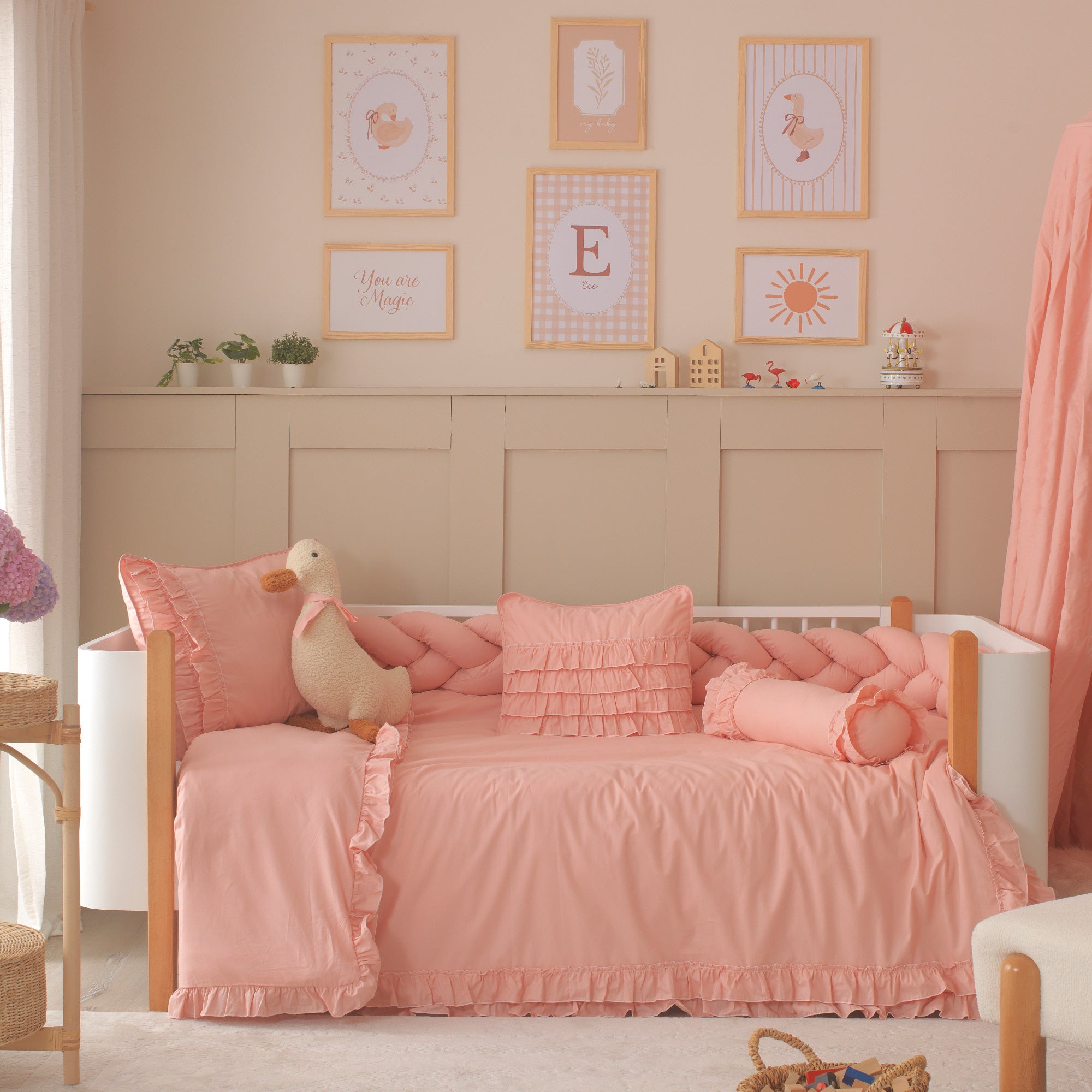 Sakarya üretimi el yapımı lüks pembe bebek yatak tekstili ve uyku seti uygulaması.