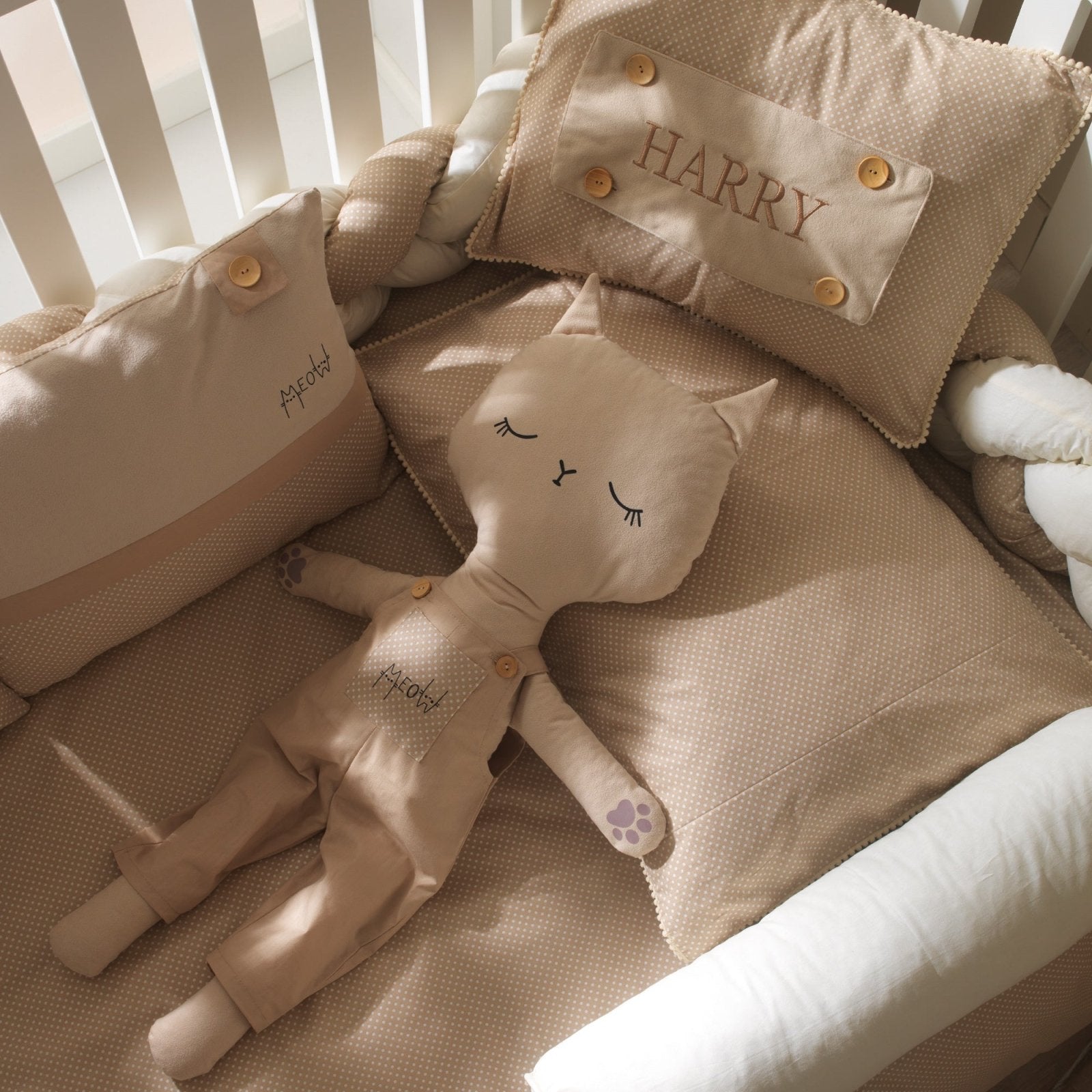 Misty Brown Nevresim Kılıfı | Boutique Ponpon Detay | Nötr Bebek | Joyful Kids | Bebek Nevresim Seti - Joyful Kids