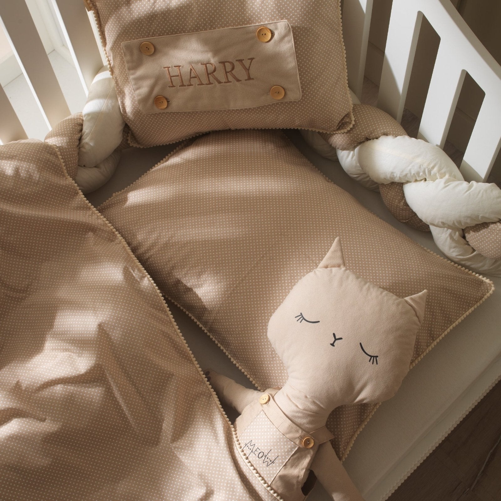 Misty Brown Baş Yastığı | Boutique Ponpon 50x70 | Nötr Bebek Yastığı | Joyful Kids | Bebek Yastığı - Joyful Kids