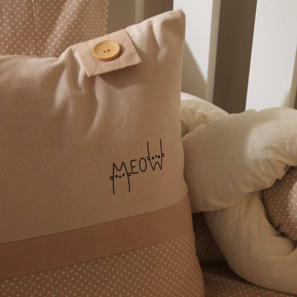 Misty Brown Meow Baskılı Yastık | 45x35 Boutique Dekoratif | Joyful Kids | Dekoratif Yastık - Joyful Kids