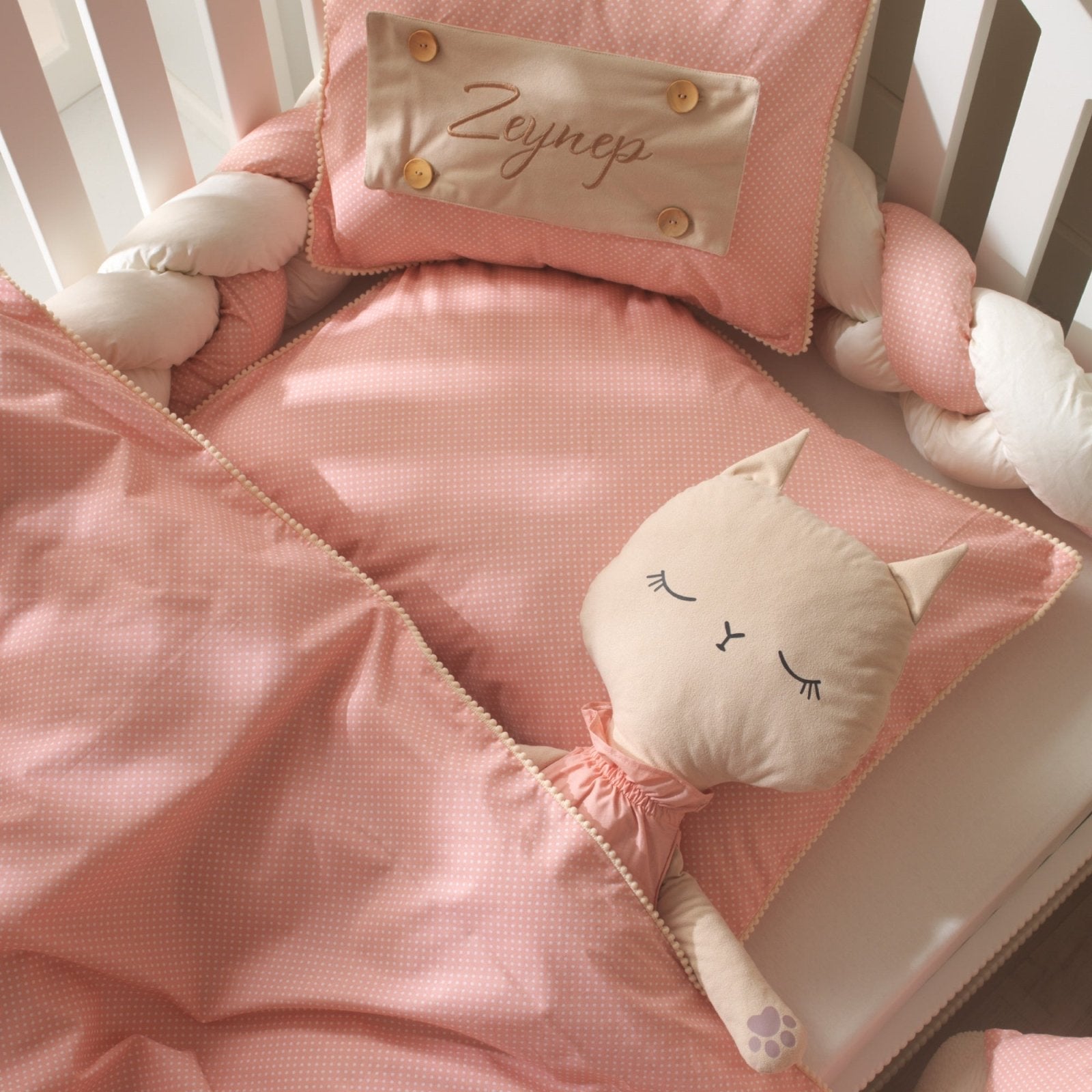 Misty Pink Nevresim Kılıfı | Boutique Ponpon Detay | Bebek Nevresim | Joyful Kids | Bebek Nevresim Seti - Joyful Kids