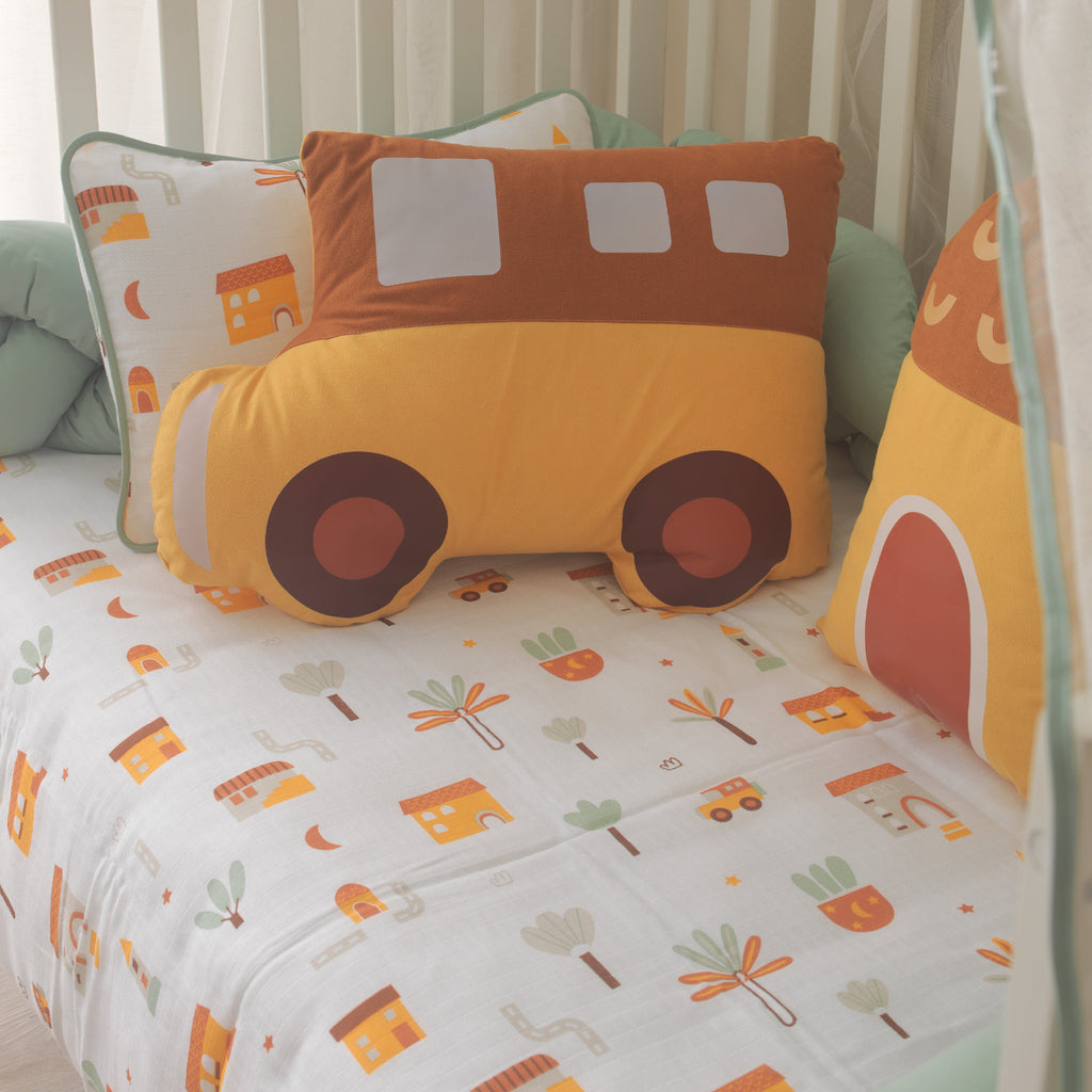 Oyun parkı ölçüleri için tasarlanan yeşil detaylı müslin nevresim takımı.