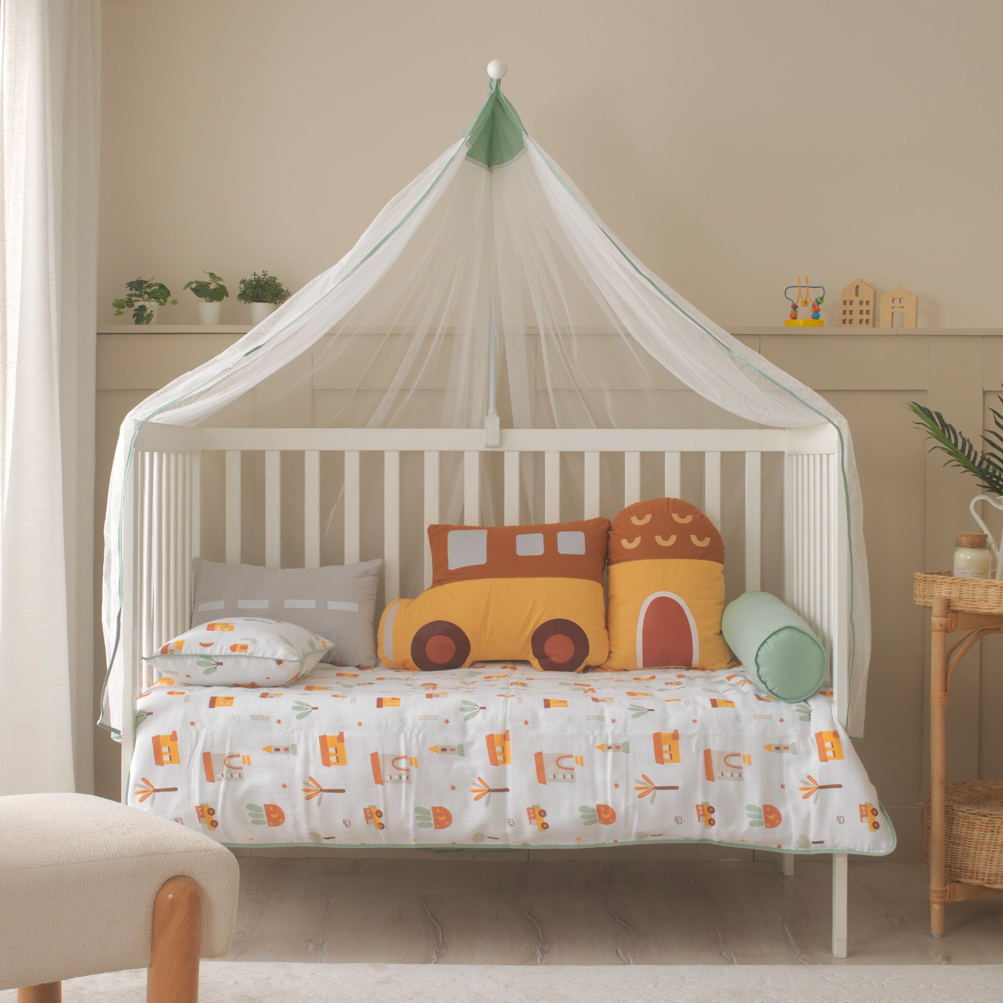 Şehir manzarası desenli su yeşili detaylı %100 pamuk müslin bebek nevresimi.