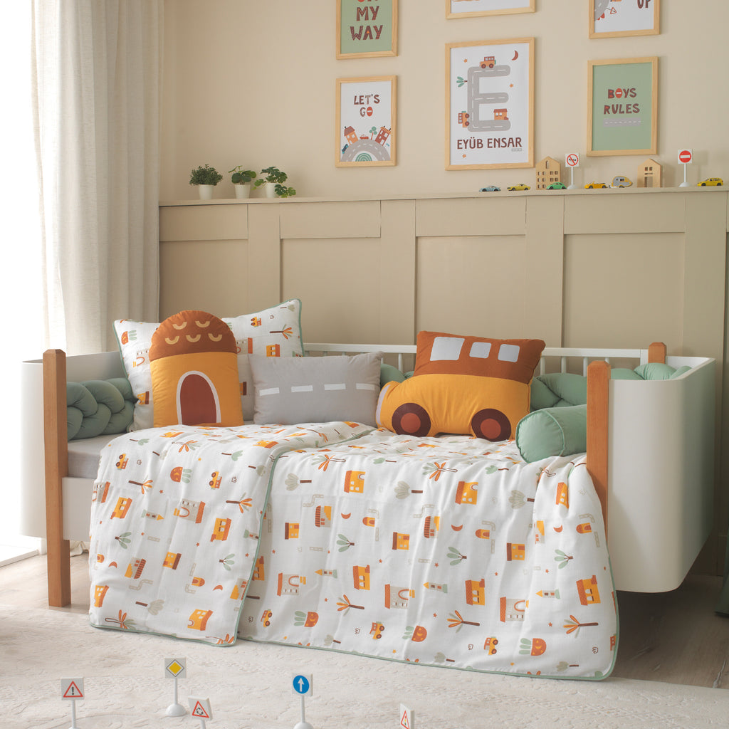 My City şehir temalı su yeşili Montessori uyku seti araba figürlü oda tasarımı.