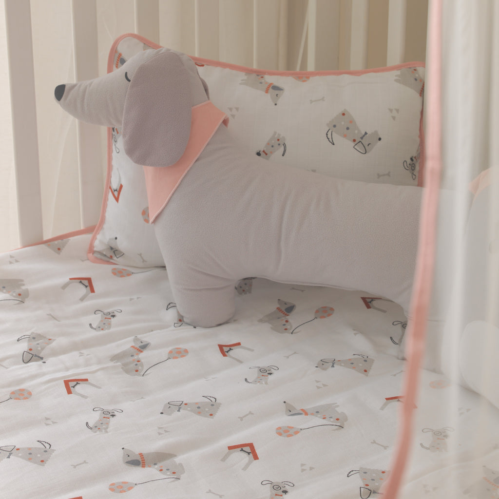 Büyüyen beşik ve oyun parkları için ideal köpek konseptli bebek odası tekstil seti.