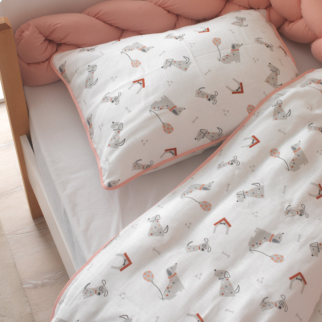 Montessori yatağı için pudra pembesi üçlü örgü kenar koruma yastığı 360 cm.