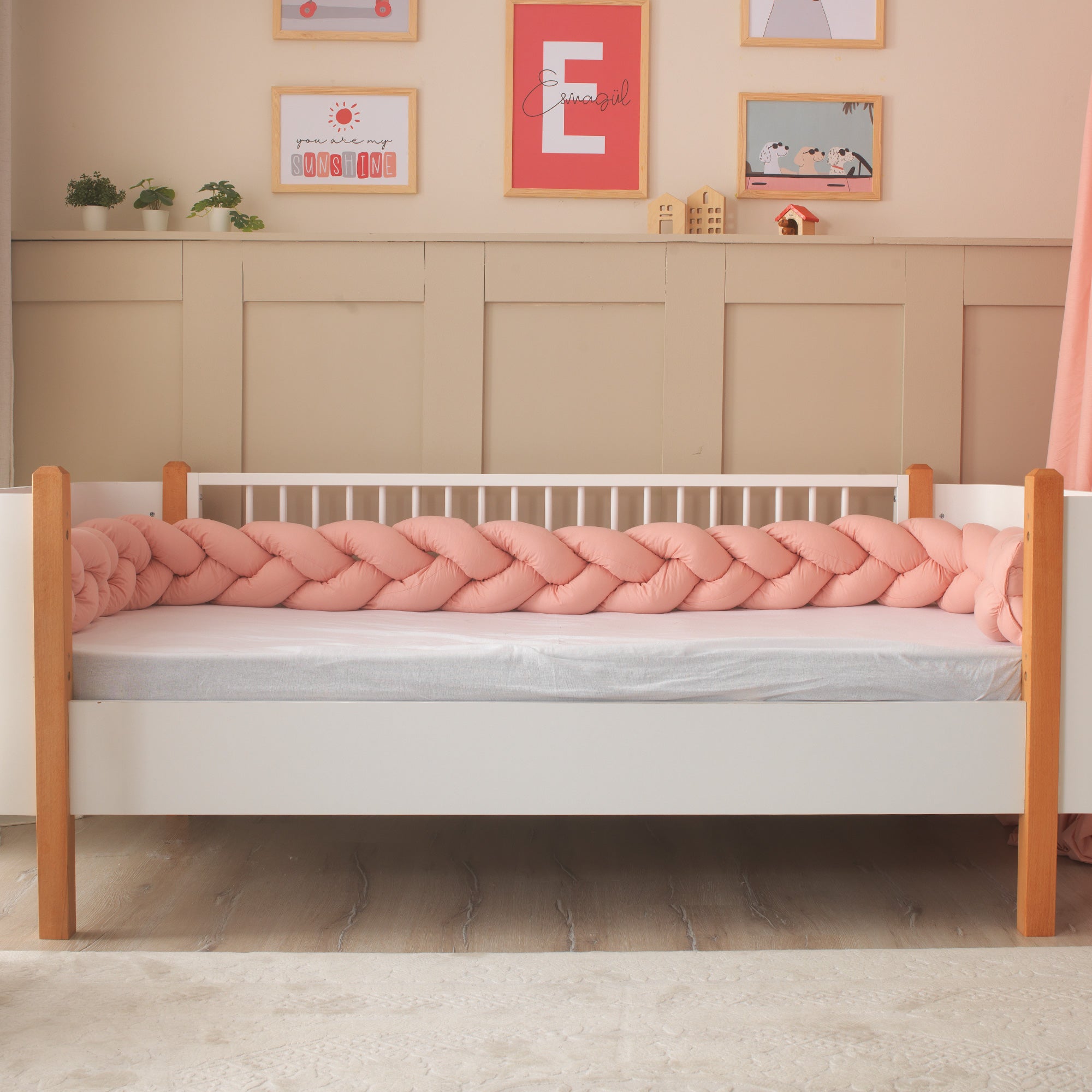 270 cm ve 360 cm seçenekli montessori yatak uyumlu pembe örgü koruma.