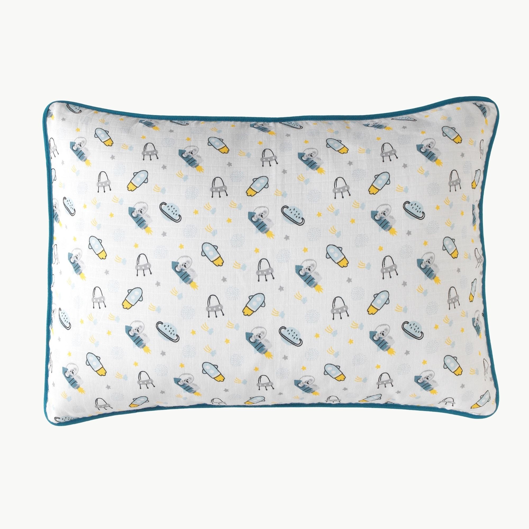 Uzay temalı roket ve yıldız desenli pamuklu bebek baş yastığı 35x50 cm.