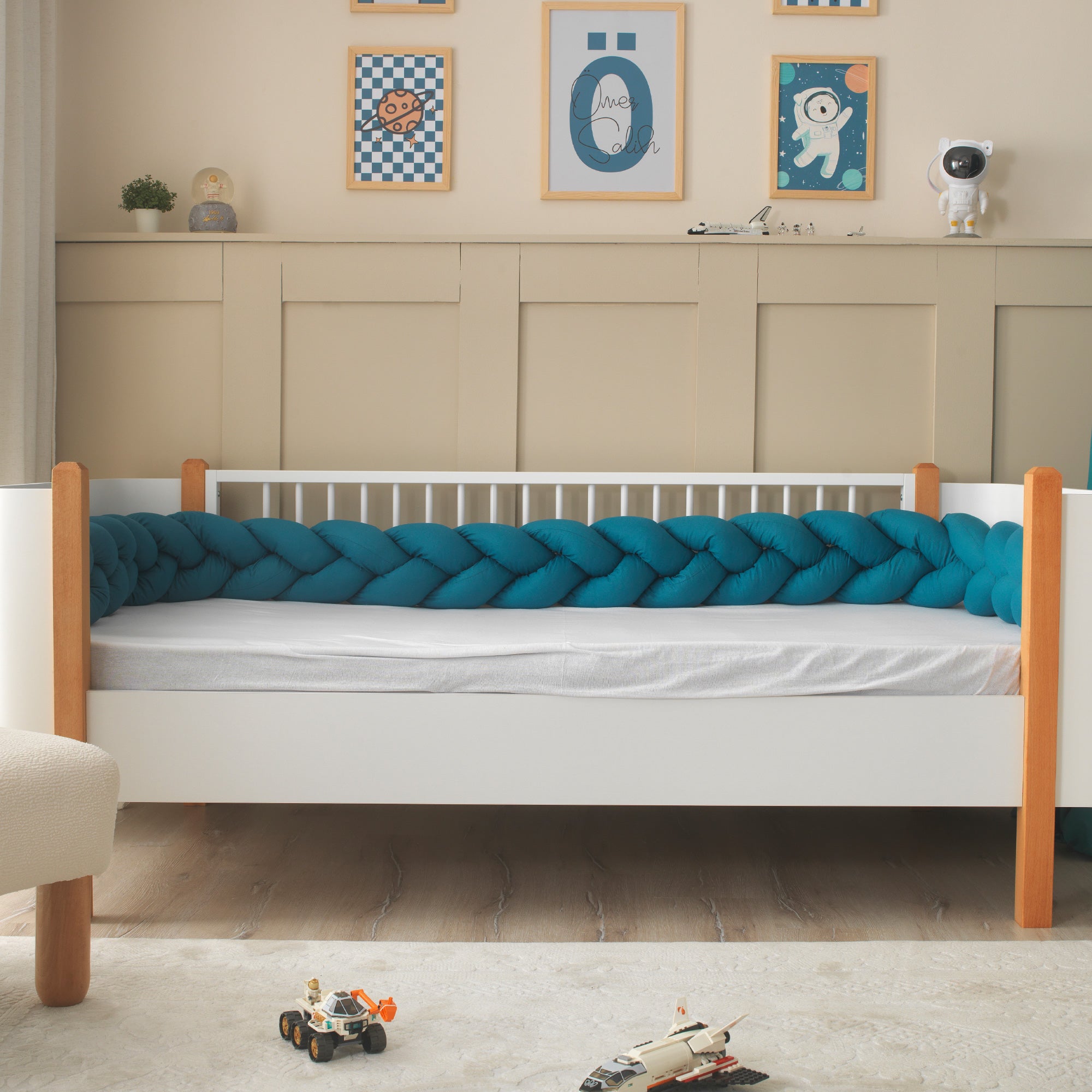 270 cm ve 360 cm seçenekli montessori yatak uyumlu mavi örgü koruma.