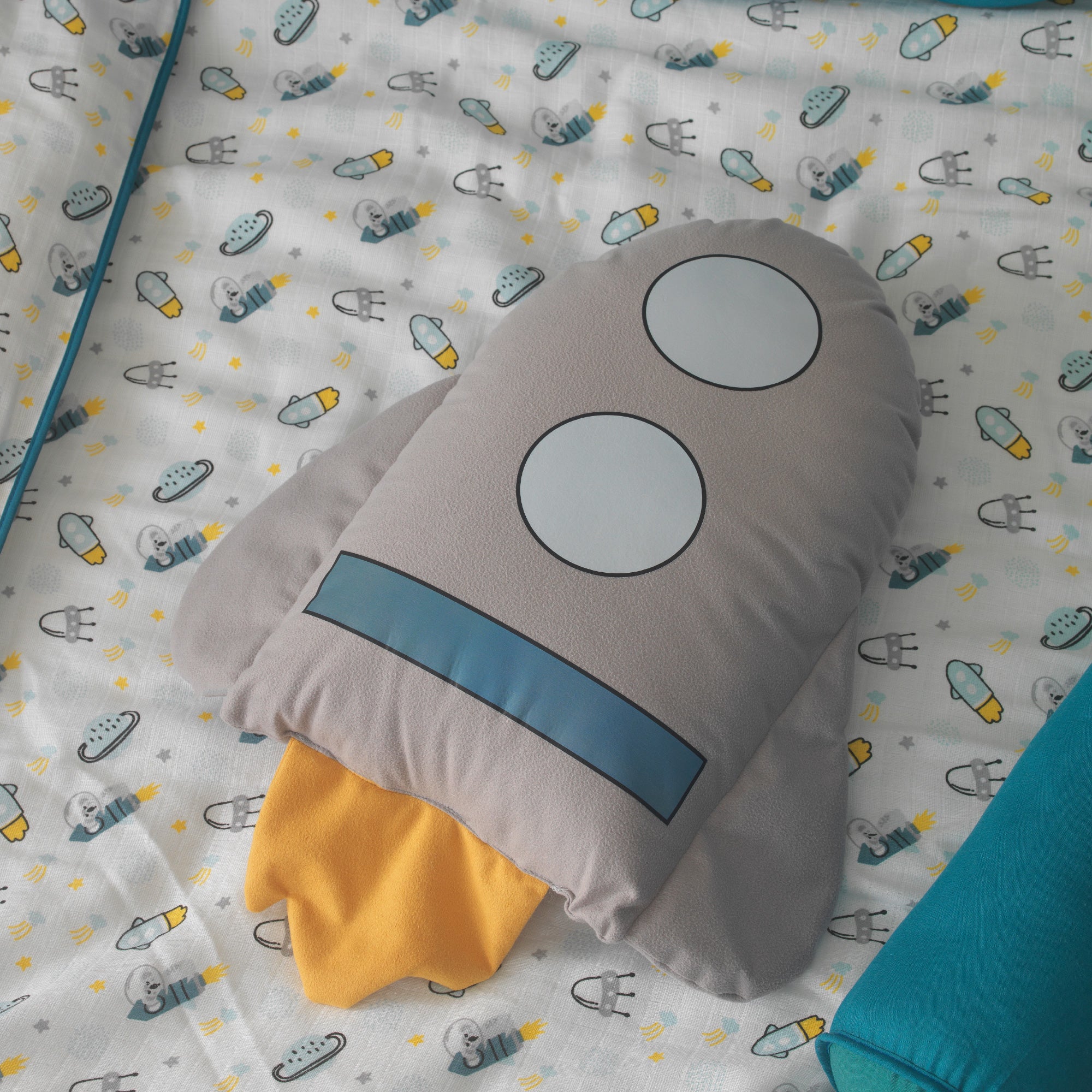 45x55 cm gri roket dekoratif yastık ve çocuk odası uzay teması.