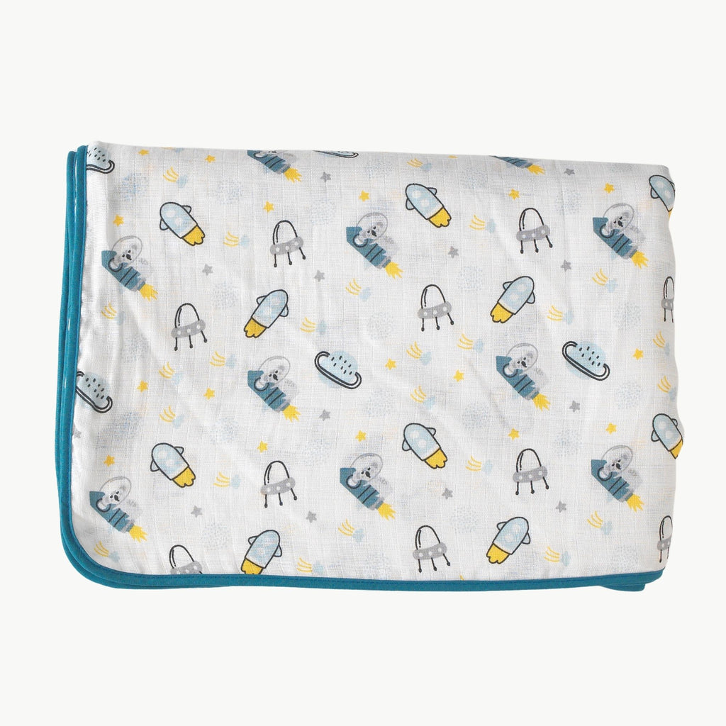 Uzay temalı roket desenli %100 pamuk müslin bebek ve çocuk nevresim kılıfı.