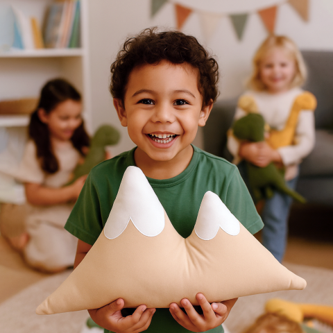 Dağ Dekoratif Yastık – Pamuksu Yüzeyli, Dino Temalı Aksesuar