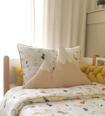 Dağ Dekoratif Yastık – Pamuksu Yüzeyli, Dino Temalı Aksesuar