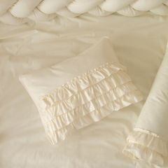 Luna Kare Fırfırlı Dekoratif Bebek Yastığı – %100 Pamuk