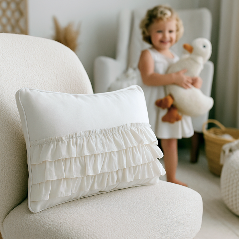 Luna Kare Fırfırlı Dekoratif Bebek Yastığı – %100 Pamuk